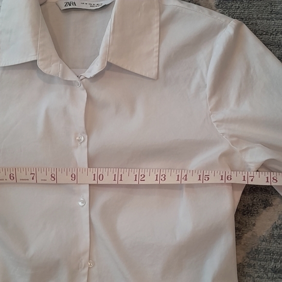 ZARA White Stretch Fitted Button Down LIKE NEW - fits more like a small - Picture 2 of 11